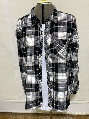 Maurices Black, White & Tan Plaid Button-Up Shirt XL